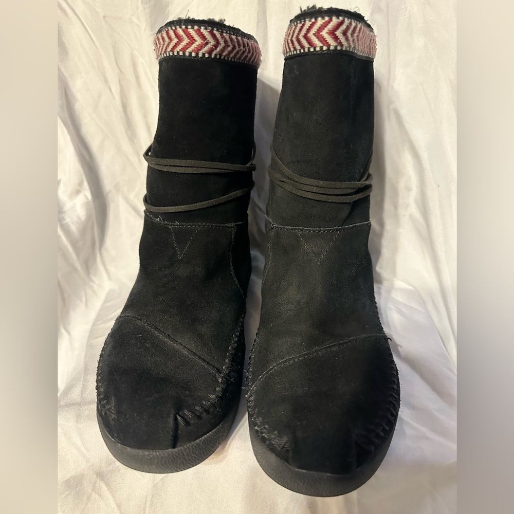 GUC TOMS boots. Size 9 women’s.